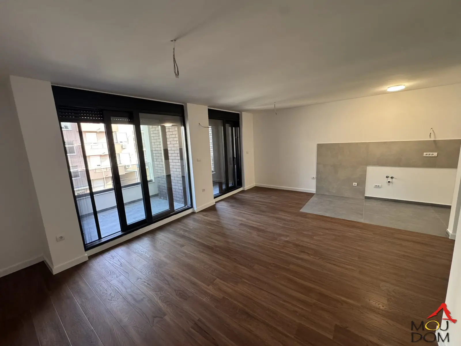 We are selling a move-in ready six-room apartment in an urban villa in Telep.

Available are two exclusive apartments with areas of 136 m² and 143 m² in a quiet and elite zone of Telep, in an urban villa of top quality.

Each apartment boasts as much as 90 m² of rooftop terrac
