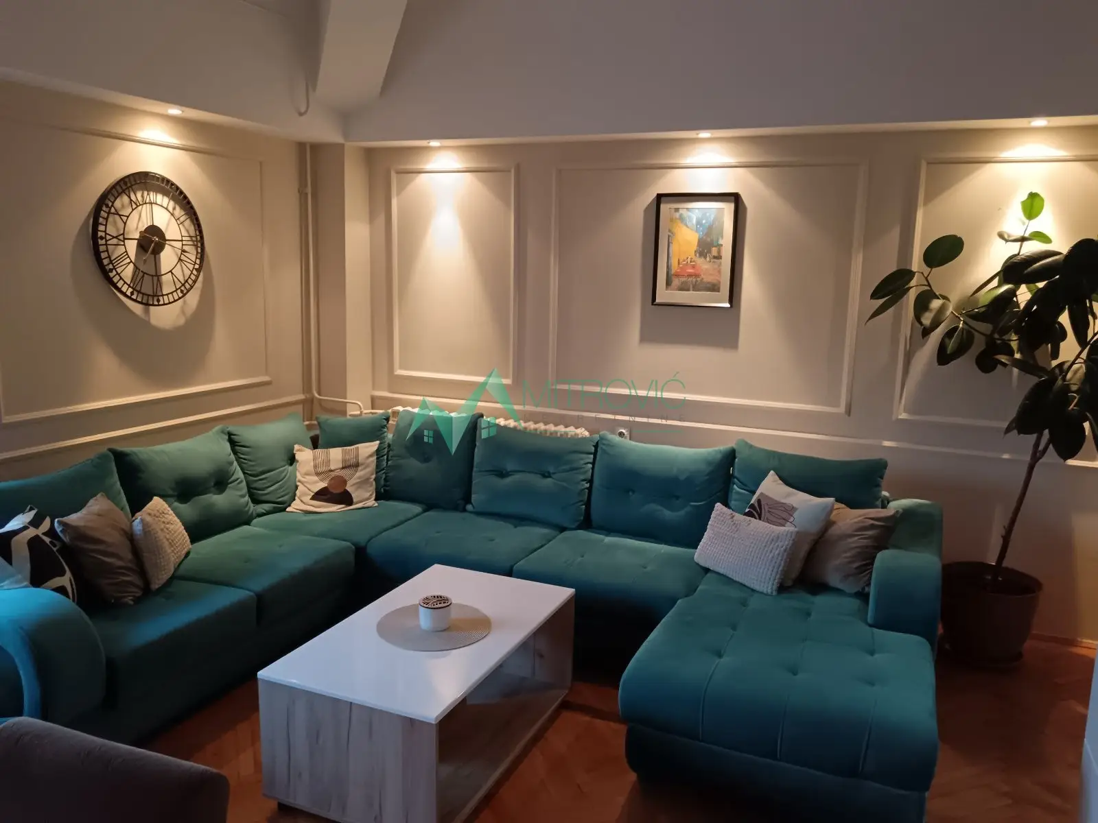 FANTASTIC FOUR-ROOM APARTMENT IN THE CENTER OF NOVI SAD – exceptional offer