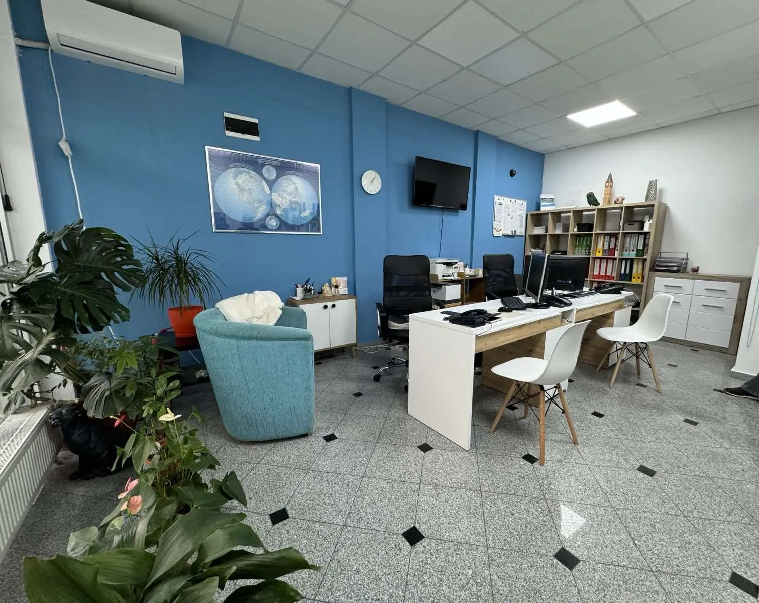 Novi Sad - center, commercial property for sale, 26m2, registered, excellent location.
The space is currently rented and there is a possibility for lease extension.
For more information call 060-6211-685 Peđa
