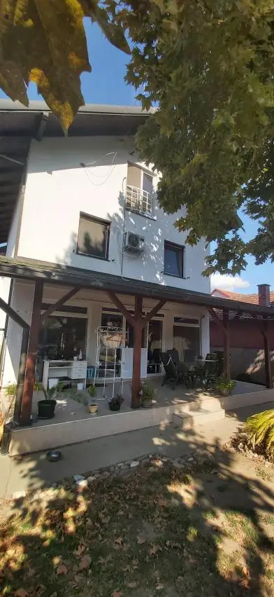 Novi Sad Telep. Exceptionally well-built house, interesting and functional layout on split levels. Many premises