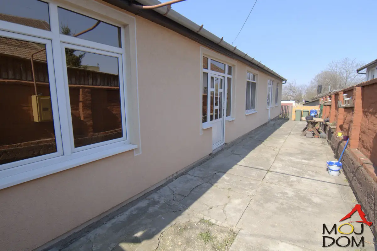 Renovated and carefully maintained house of 115 m², located in the very center of Sremska Kamenica, provides the ideal balance between a peaceful family home and an attractive investment opportunity. On a spacious plot of 565 m², this property offers not only comfort