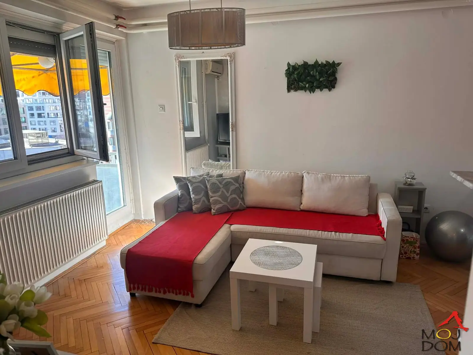 One-and-a-half-room apartment for rent near Sajam. This is an excellent location to live, as it is in a quiet area and just a few minutes from all the necessary amenities. The apartment is well connected by bus lines to other parts of the city. It has a separate k