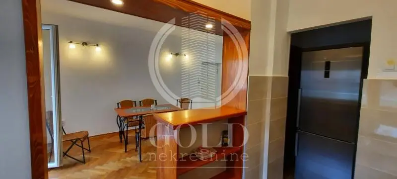 We are renting a three-room apartment in the center, 67m2, 600e ID#4601