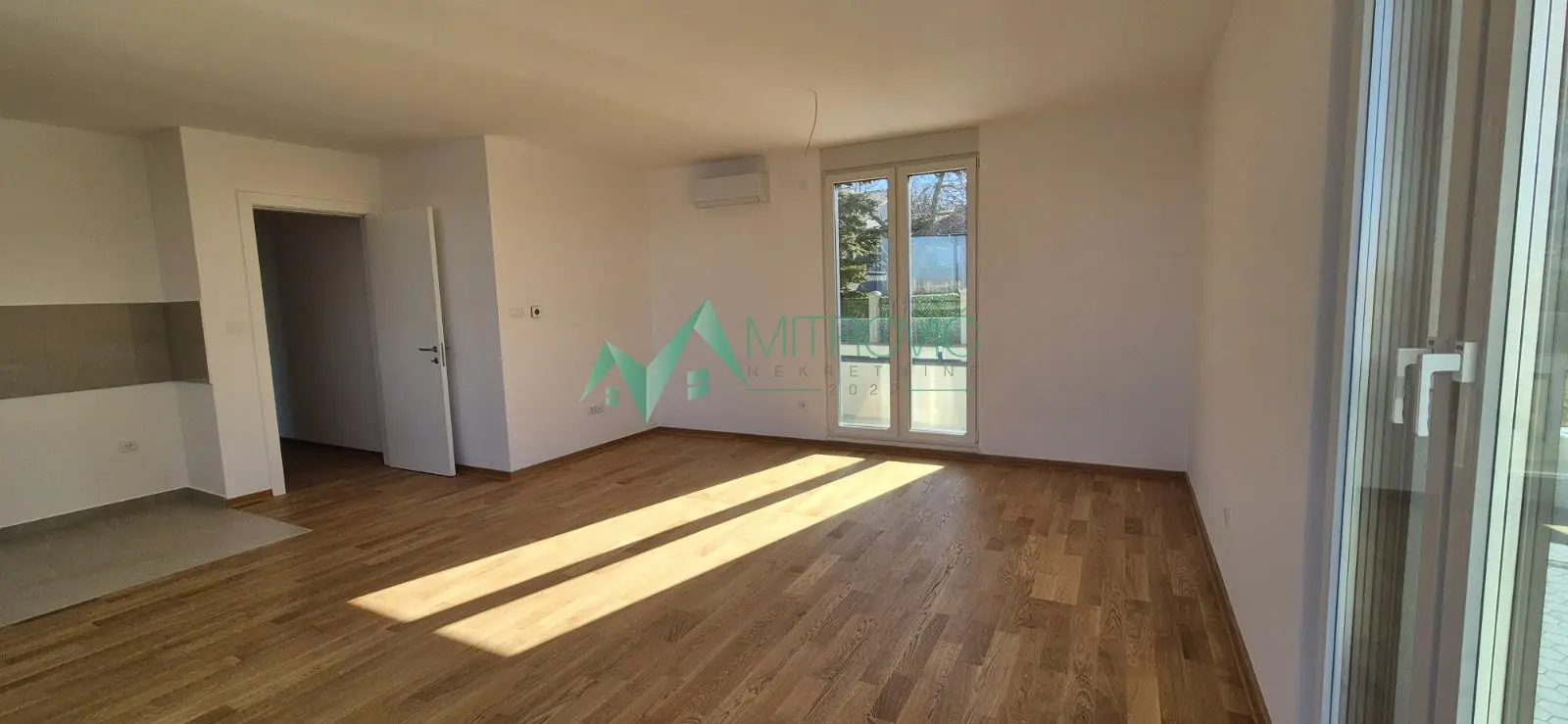 Sremska Kamenica - Four-room apartment with a view of Novi Sad 92m2 + FREE parking spot