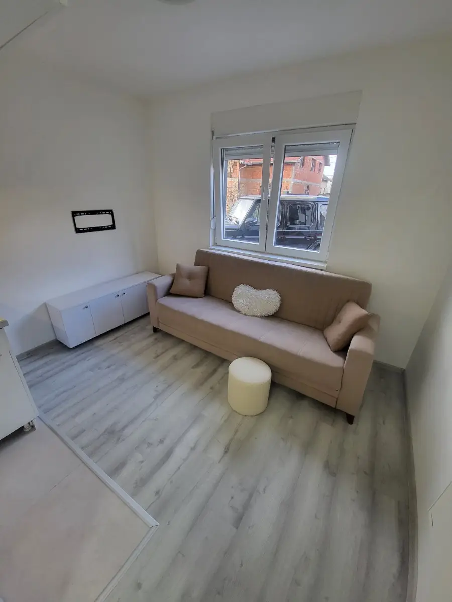 <p>Novi Sad-Adice</p><p>One-room apartment with parking registered as garage (Bomil nekretnine, Novi Sad, Reg. no. 251)</p>