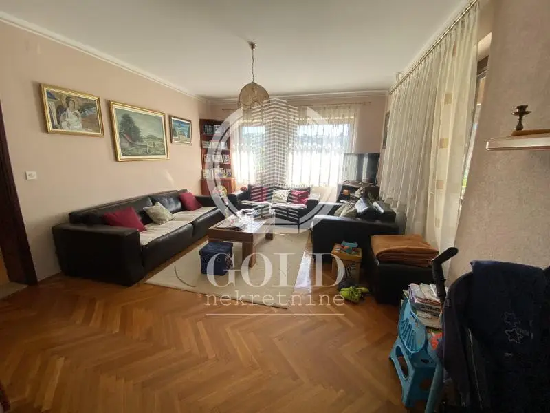 We are selling a family house in Bukovac, Novi Sad, 279m2, 236900e ID#6000