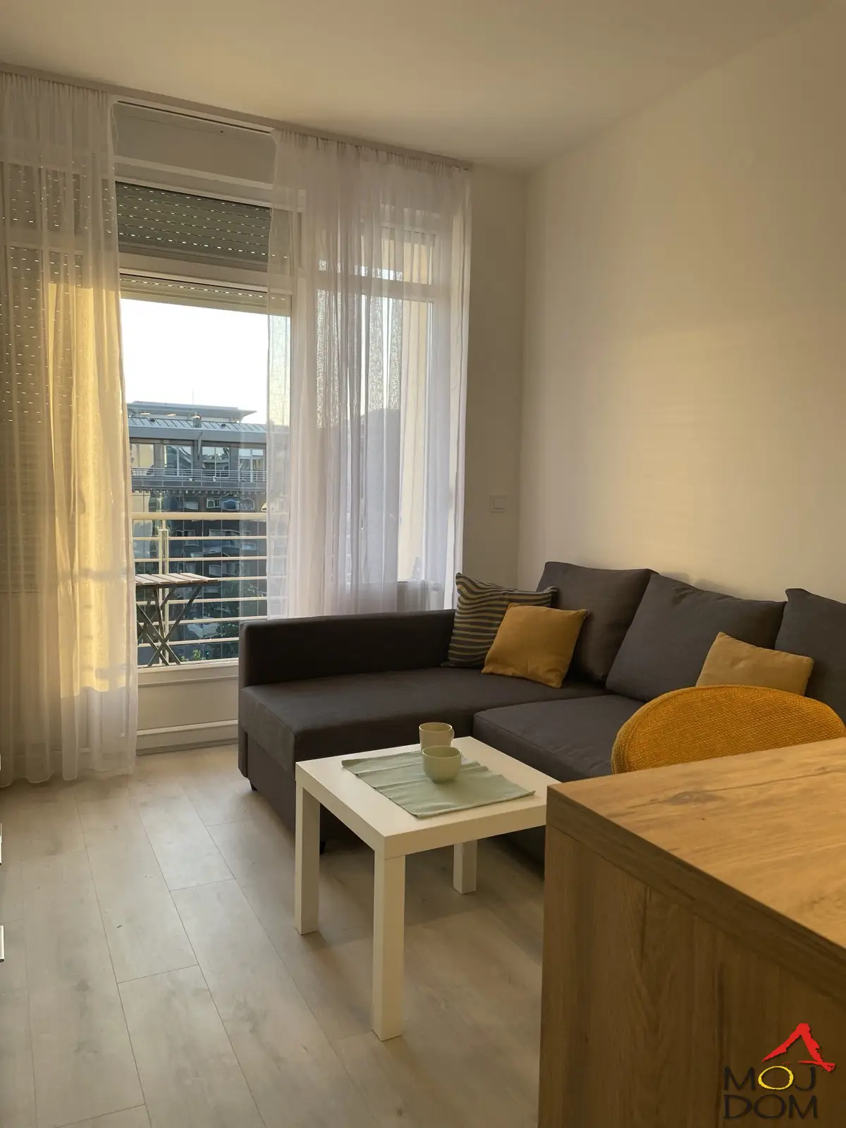We are renting out a beautifully furnished studio apartment in the city center in the Dalton building on the Boulevard.

The apartment is top equipped, move-in ready, and has a beautiful terrace overlooking the Boulevard.

Code: 9106225

Call!!!

0638822439

Ag