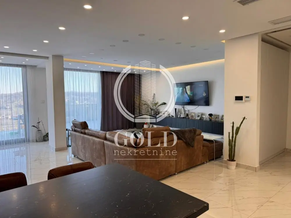 Modern family residence for sale on Tatar Hill ID#11356