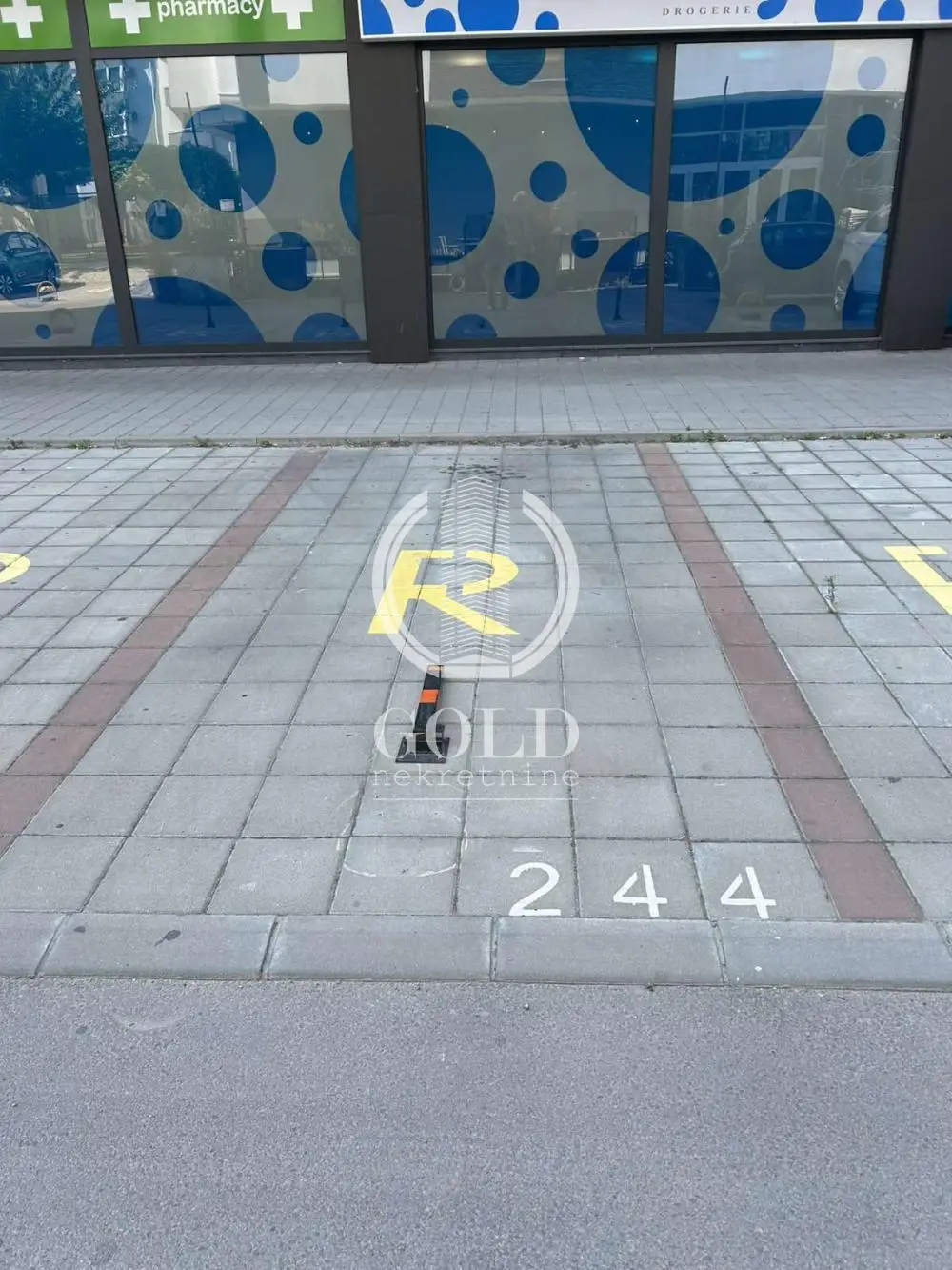 Izdajemo parking mesto u Branka Bajića- Sajam Kompleks ID#10640