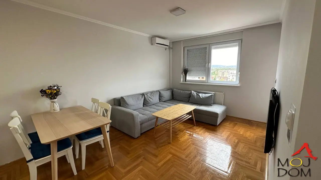 We are renting an excellent two-and-a-half-room apartment of newer construction near Lidl in Liman 4/Telep.

The apartment is on the fifth floor of a six-story building with an elevator, has a terrace with a beautiful view of Fruška Gora, a fully equipped living room, separate kitchen, bedro