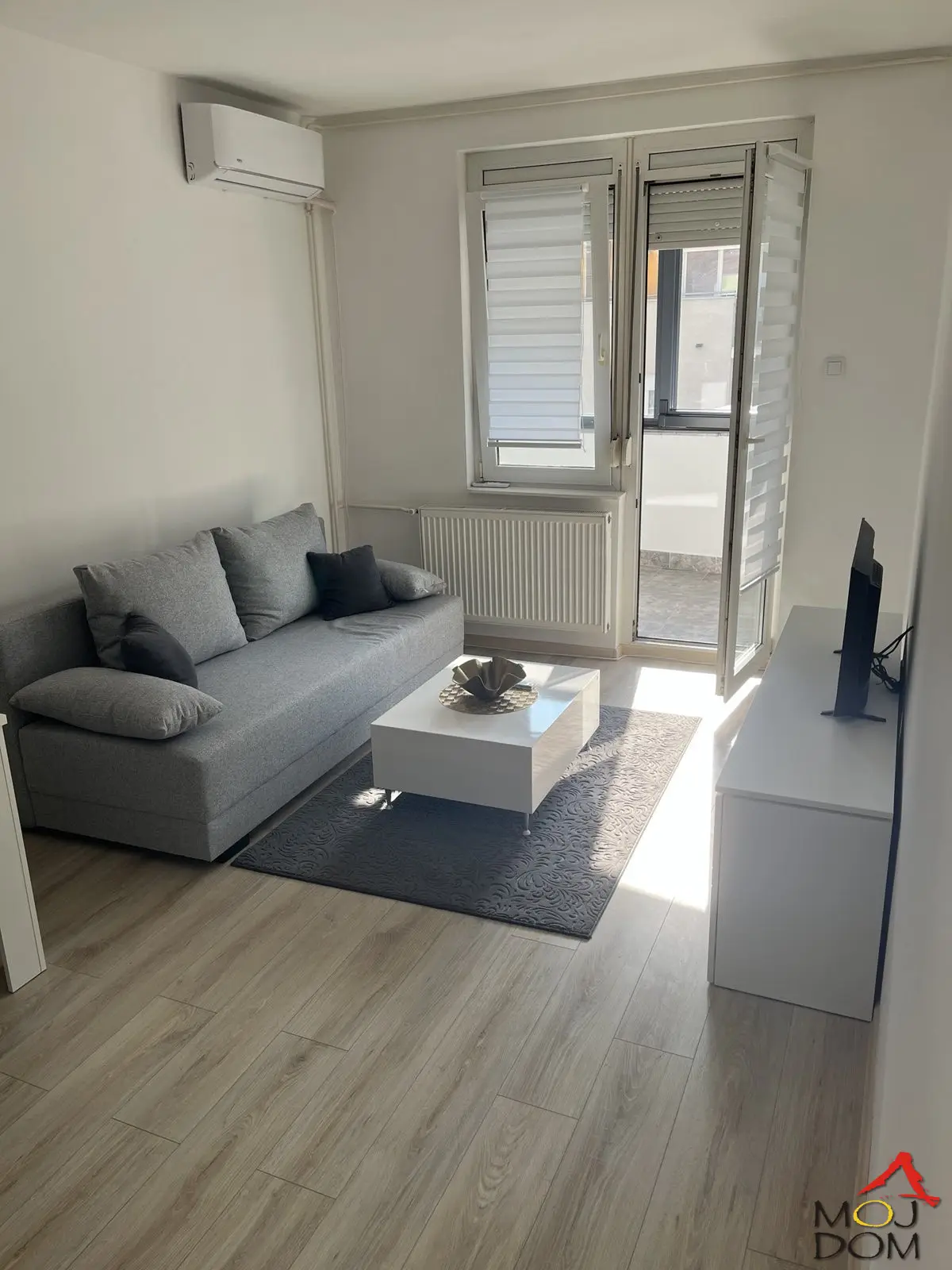A functional 36m² apartment for rent in a great location in the Grbavica neighborhood. The apartment is close to schools, kindergartens, shops, and all the necessary amenities for a comfortable life.
The apartment is bright, spacious, and functional, with all essential...