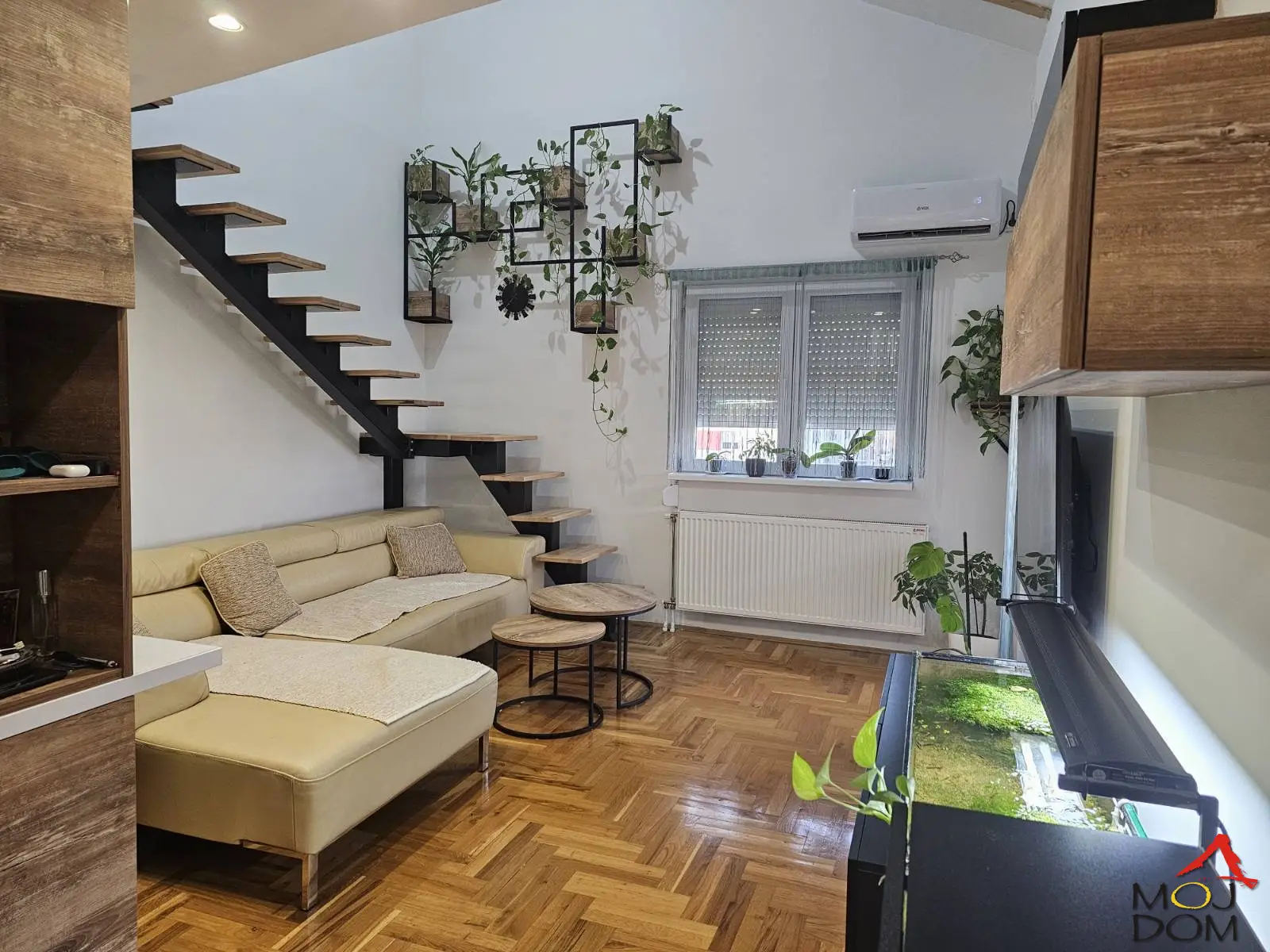 For sale – Spacious four-and-a-half-room apartment with a gallery in a quiet part of Adice

This comfortable apartment was originally designed as a three-and-a-half-room apartment, but thanks to an additional gallery of 12 m², it has been turned into a true four-and-a-half-room home. The gallery is located