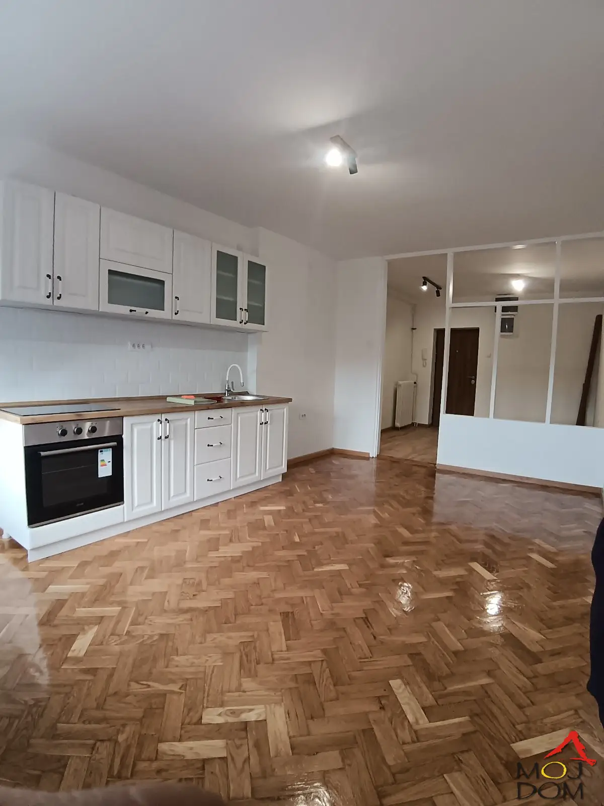 Comfortable, fully renovated two-and-a-half-room apartment – Railway Station, Novi Sad | 59 m²

For sale is a very nice and functional two-and-a-half-room apartment of 59 m², located on the 5th floor of a residential building with an elevator, in an excellent location near th