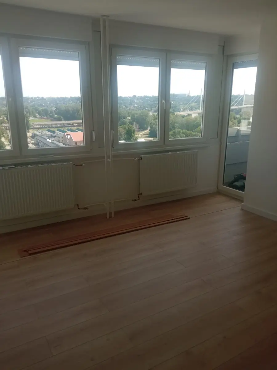 Novi Sad, Liman 3, excellently fully renovated, three-room apartment in a multi-story building near Limanski park and the Danube. Excellent