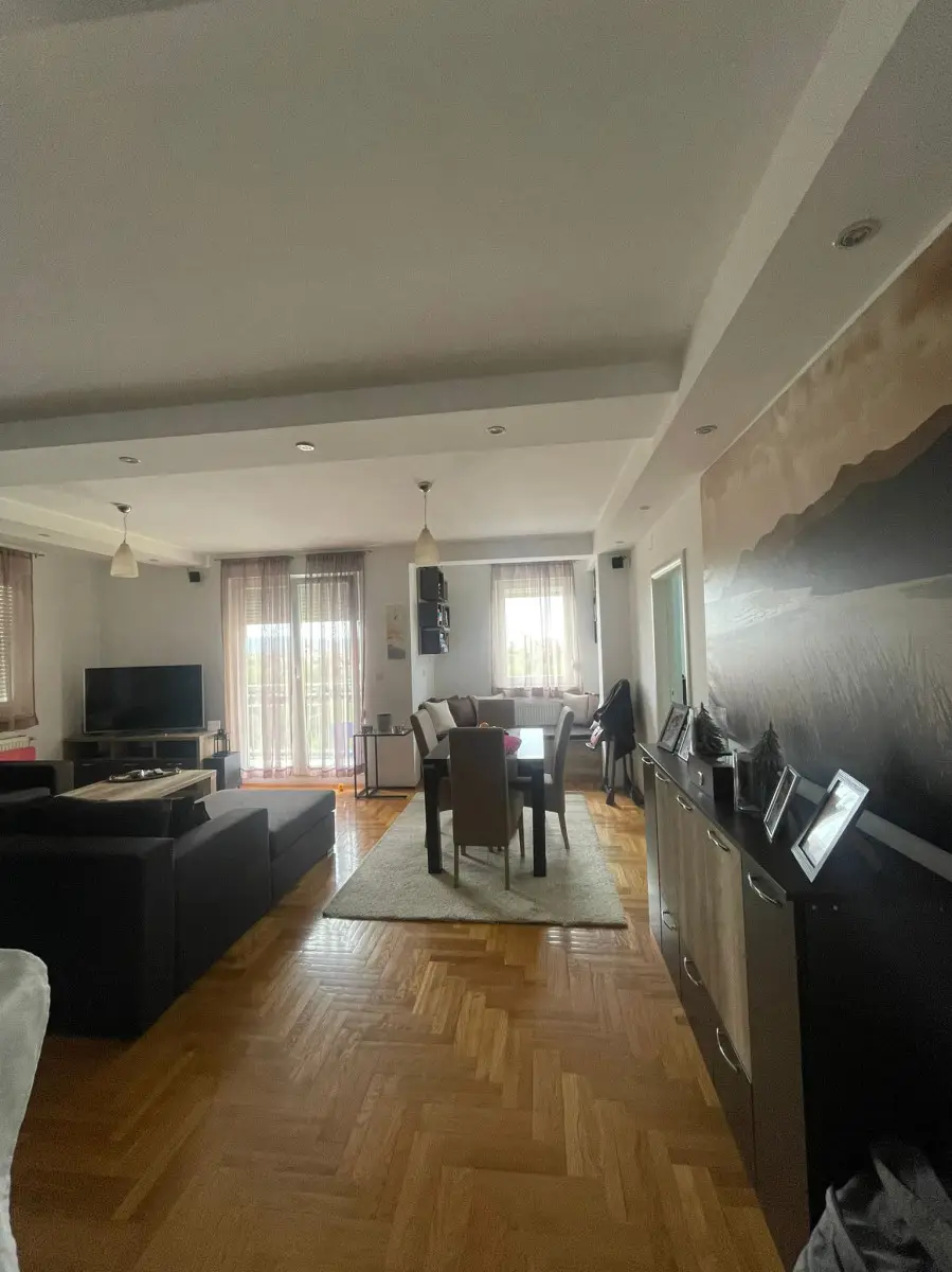 NOVI SAD.NOVA DETELINARA.TROIPOSOBAN STAN.NAMEŠTEN STAN.PLUS 60M2 TERASE    (Svet nekretnine, Novi Sad, Reg. br. 405)