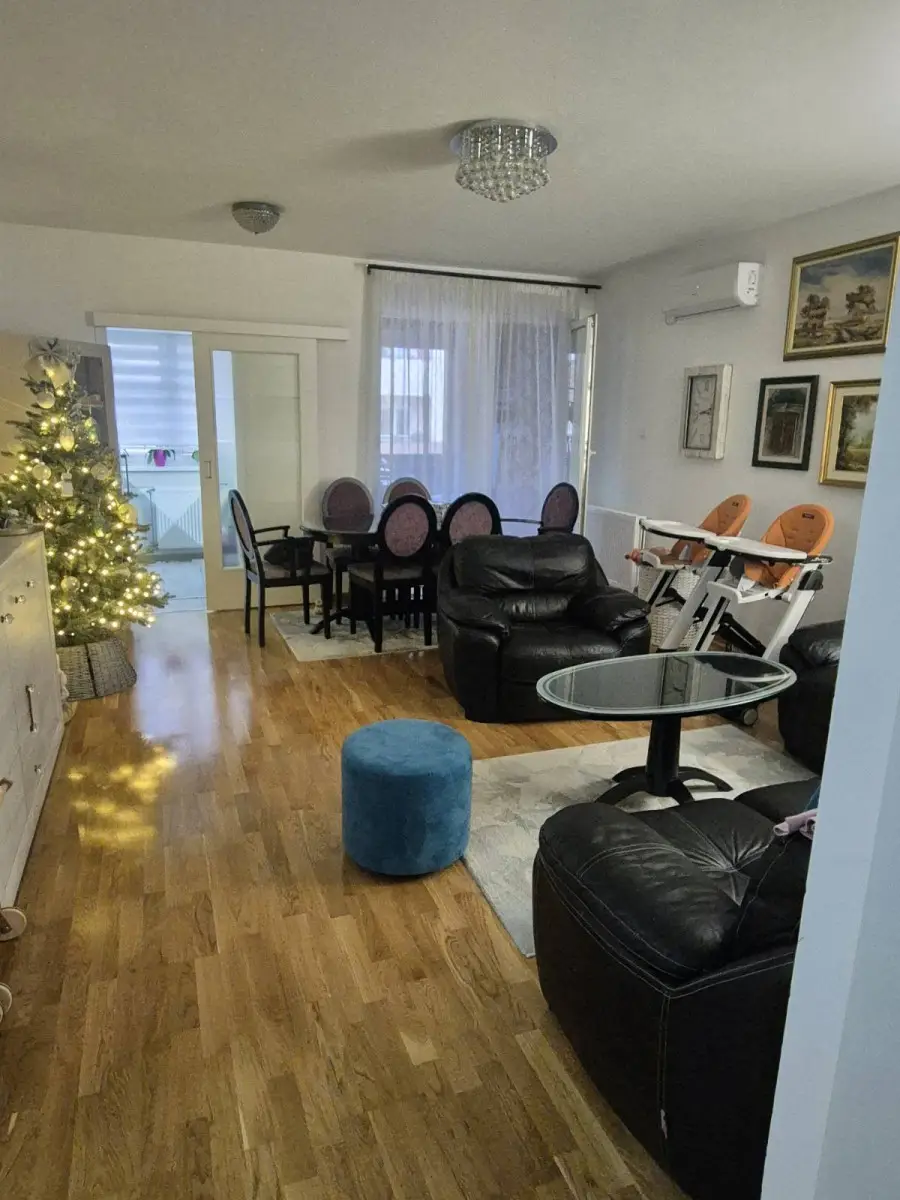 <div>Novi Sad, Center, very close to the Quay and the Danube, in a new quality building, a functional three-room ap