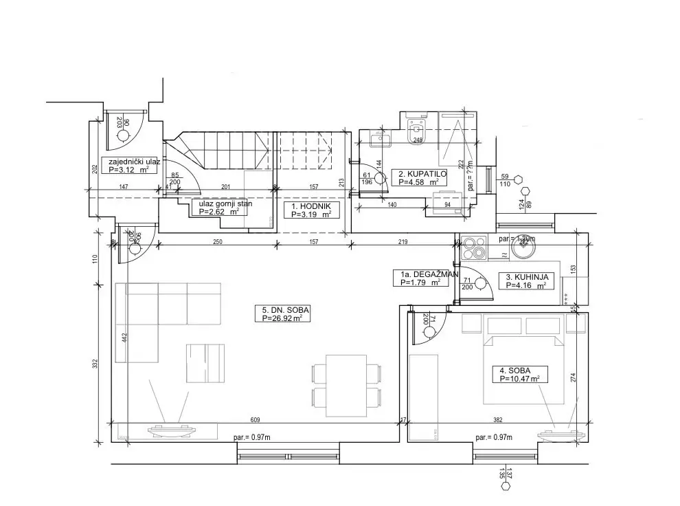Novi Sad, Center. RARE OPPORTUNITY - FULLY RENOVATED TWO-ROOM APARTMENT IN A LUX LOCATION! The apartment is next to Dunavski Park, in the very center. It is an older building with elevator, the building entrance is also under renovation.
