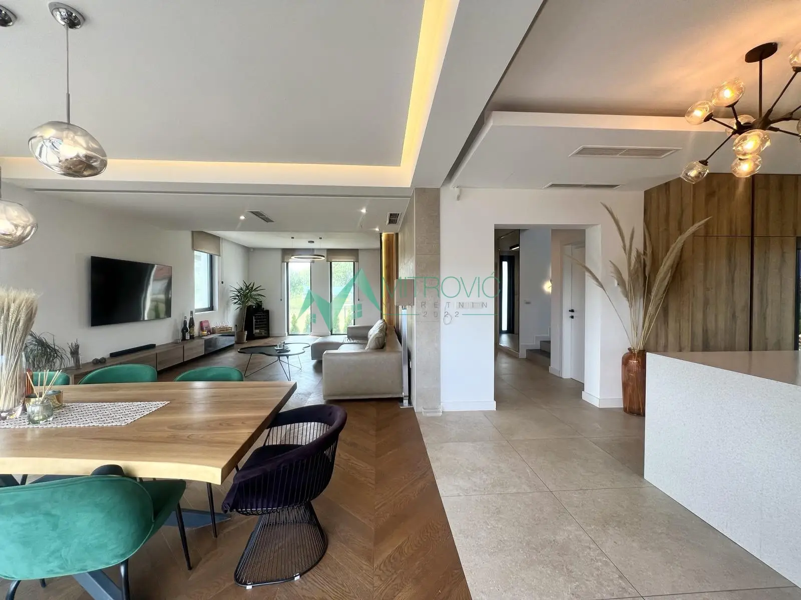 Modern smart house with a pool in the Puckaroš neighborhood!
