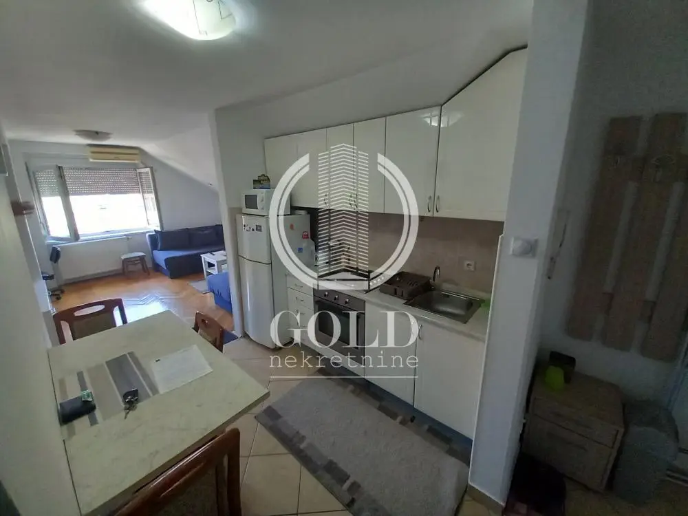 RENTAL- NOVI SAD-Cara Dušana- one-and-a-half-room-350 euros ID#7856