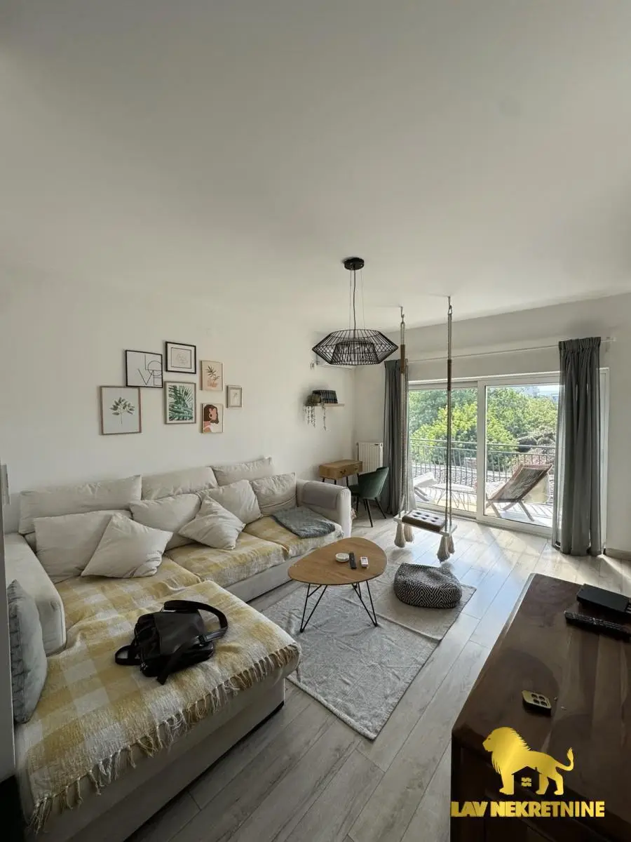 Dositejeva. Rotkvarija - Center. Parking in the building’s courtyard. The apartment is sold furnished.Contact:&nbsp;062 7445 42 (only