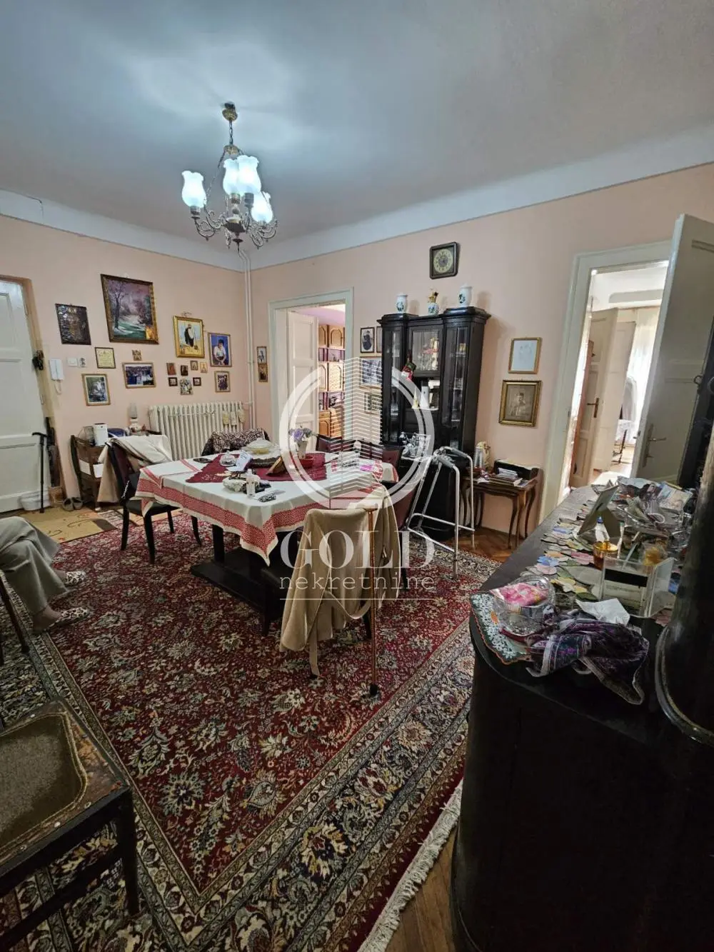 PRODAJE SE SALONSKI STAN U SRCU NOVOG SADA. IZUZETNA PRILIKA. UKNJIŽENO ID#10818
