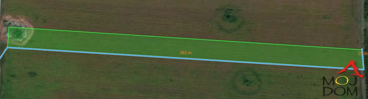 Moj Dom Agency sells a plot (first-class field) in Čenej, with a surface area of 8,222 m², featuring a 22-meter frontage along the street and a length of about 380 meters. There is an option to purchase an adjacent plot of 12,541 m², with a 33-meter frontage and the same length.