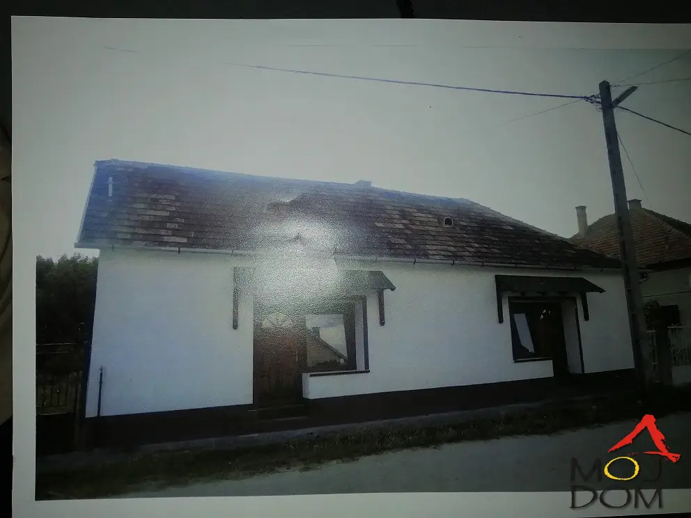 We offer you a beautiful and comfortable family house in Lorev, Hungary. This attractive property sits on a 1,226 m² plot with a 167 m² house. The house can also be used as commercial space, which is an ideal opportunity for Serbian citizens