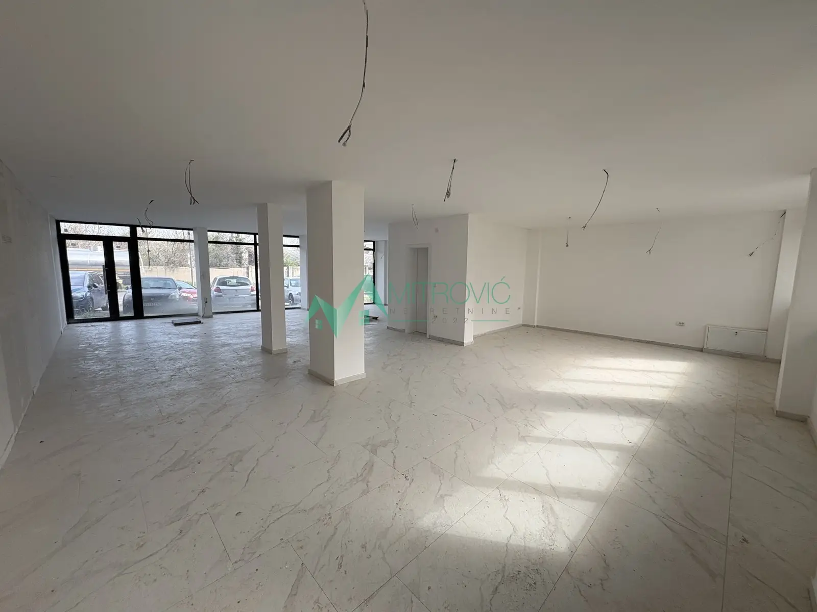 PHENOMENAL, MULTIPURPOSE COMMERCIAL SPACE ON 2 LEVELS IN PODBARA - 421M2