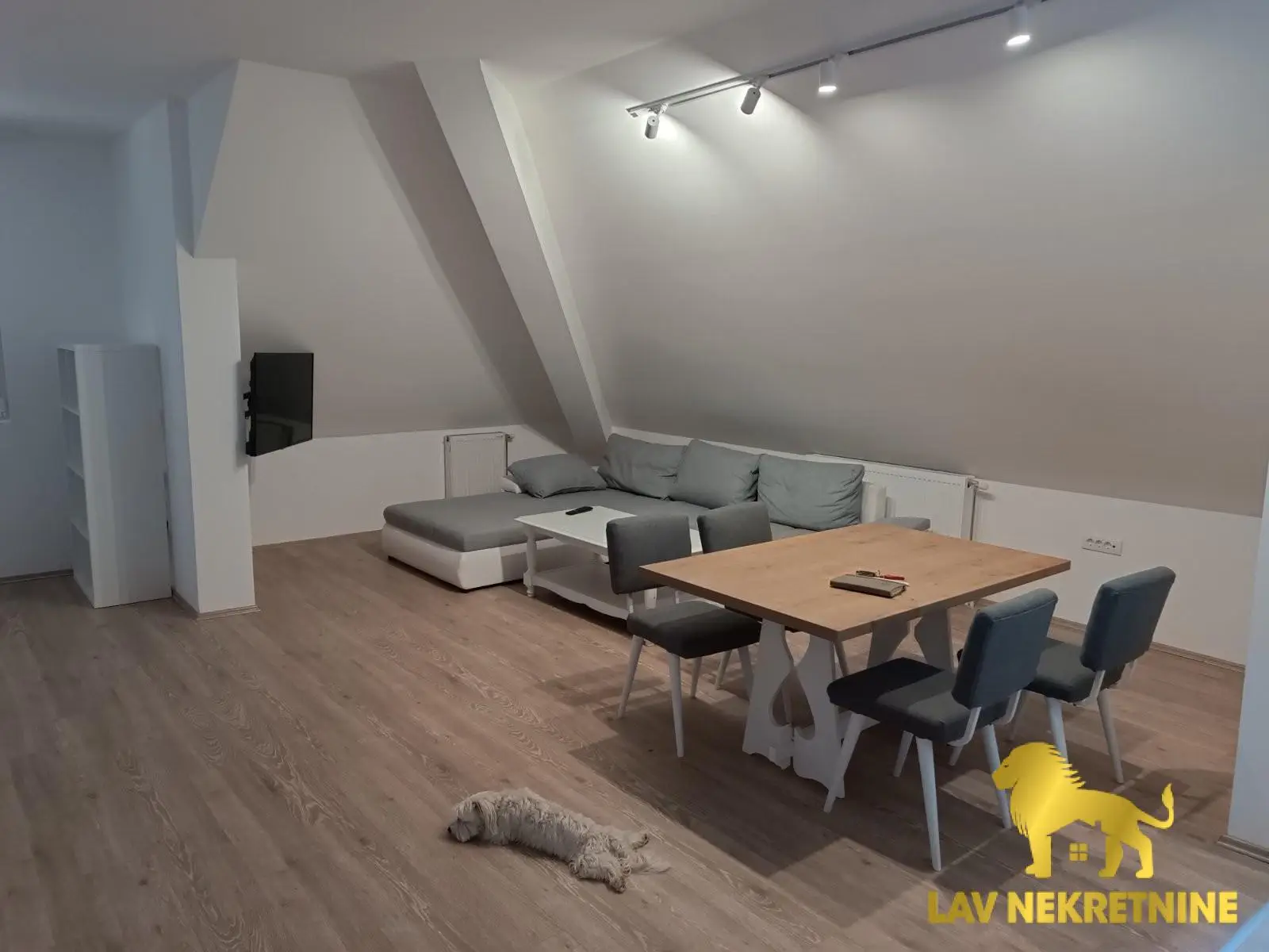 Ratarska Street, Adice - Kamenjar. Registered as 77m2 but actually has 96m2.Contact: 062 7445 42 (messages only)