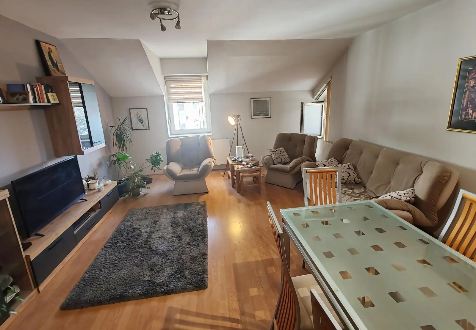 Salajka - Wider center around Gundulićeva and Temerinska streets, a functional 4.0 apartment-91m2 for sale. The apartment is well laid out