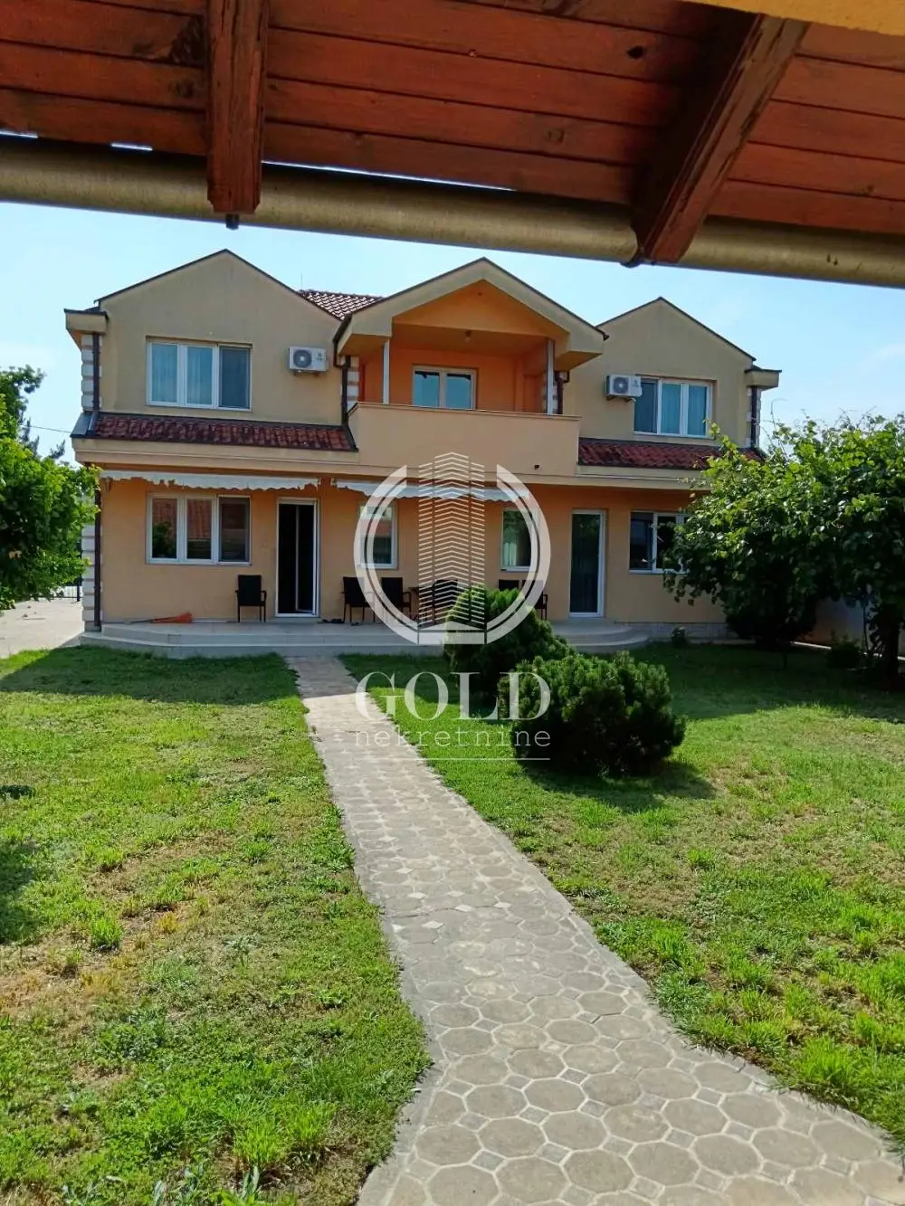 RENT House: NOVI SAD-Petrovaradin-Stari Majur, 250.00m2, 1500 euros ID#4640