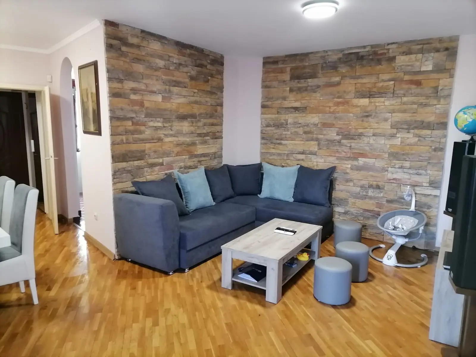 NOVI SAD.SALAJKA.TWO AND A HALF ROOM APARTMENT. (Svet nekretnine, Novi Sad, Reg. No. 405)