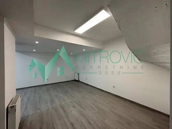 Retail space in an excellent, busy location