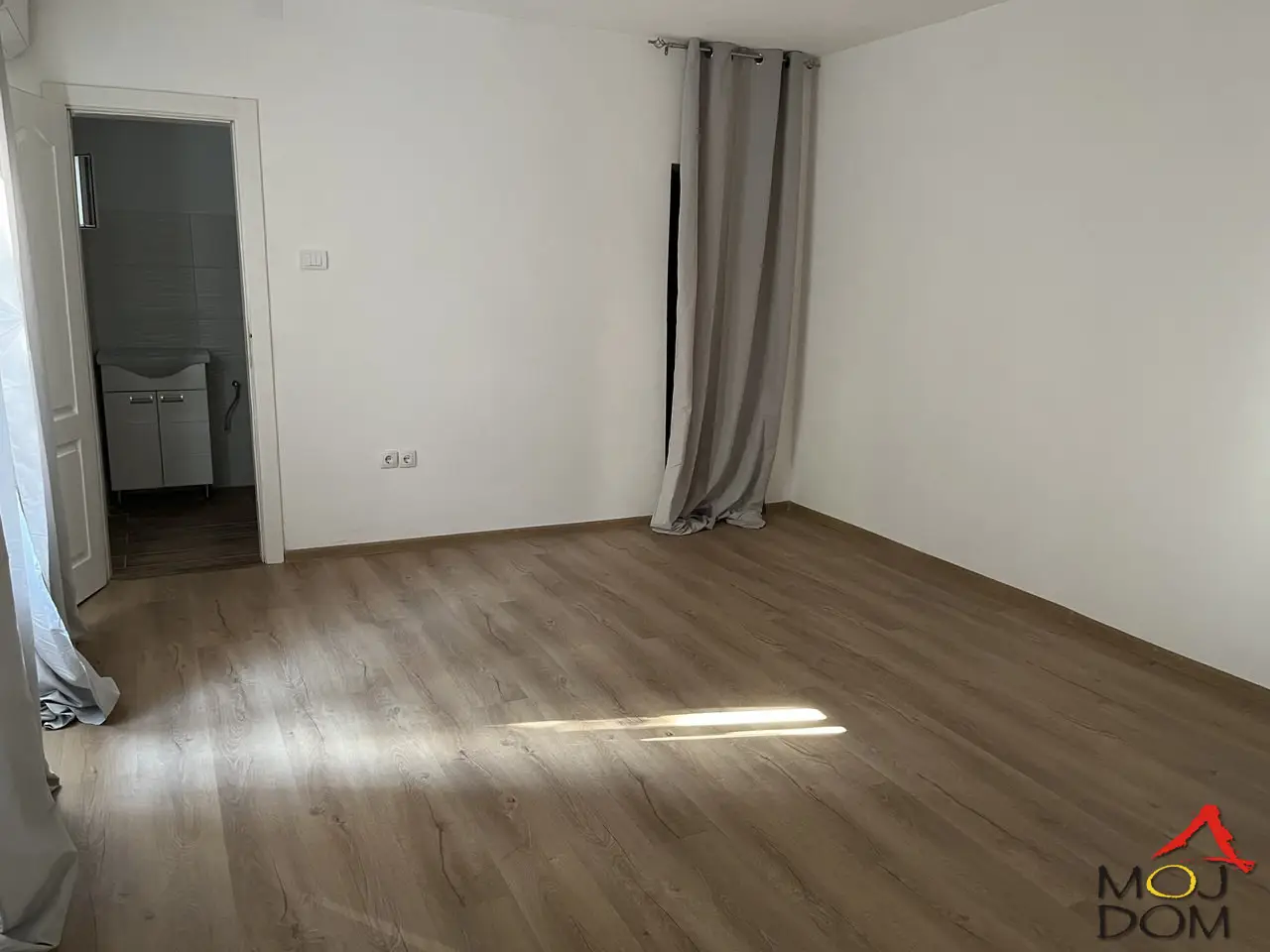 We are renting a nicely renovated empty one-room courtyard apartment in Salajka.

Close to the center, train station, move-in immediately

Code: 9106752

Call!!!

0638822439

(Moj Dom real estate, Novi Sad, Reg. no. 174)

English:

We are renting a nice