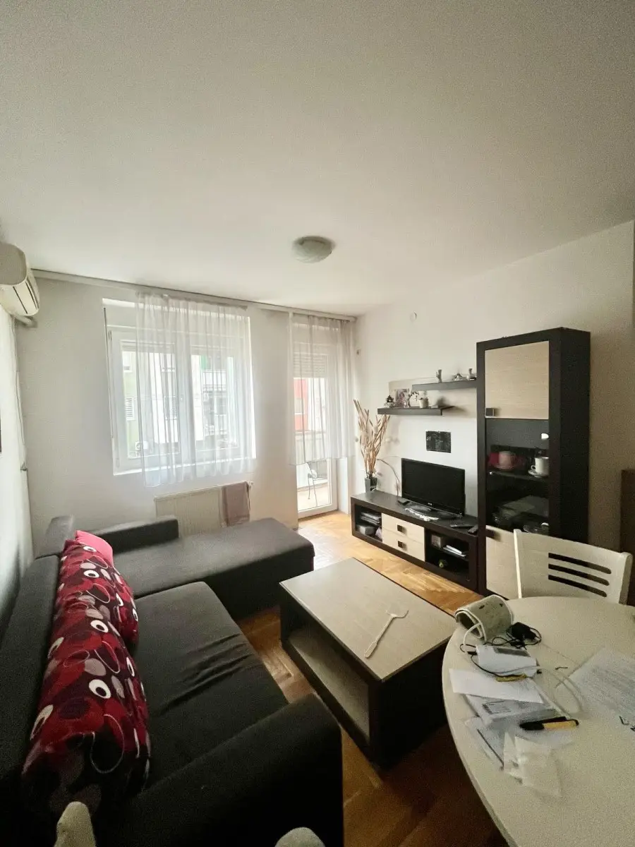 Novi Sad, Petrovaradin, U novom bloku zgrada u Petrovaradinu, nadomak gradskog prevoza, 10ak min do centra Novog Sada, z