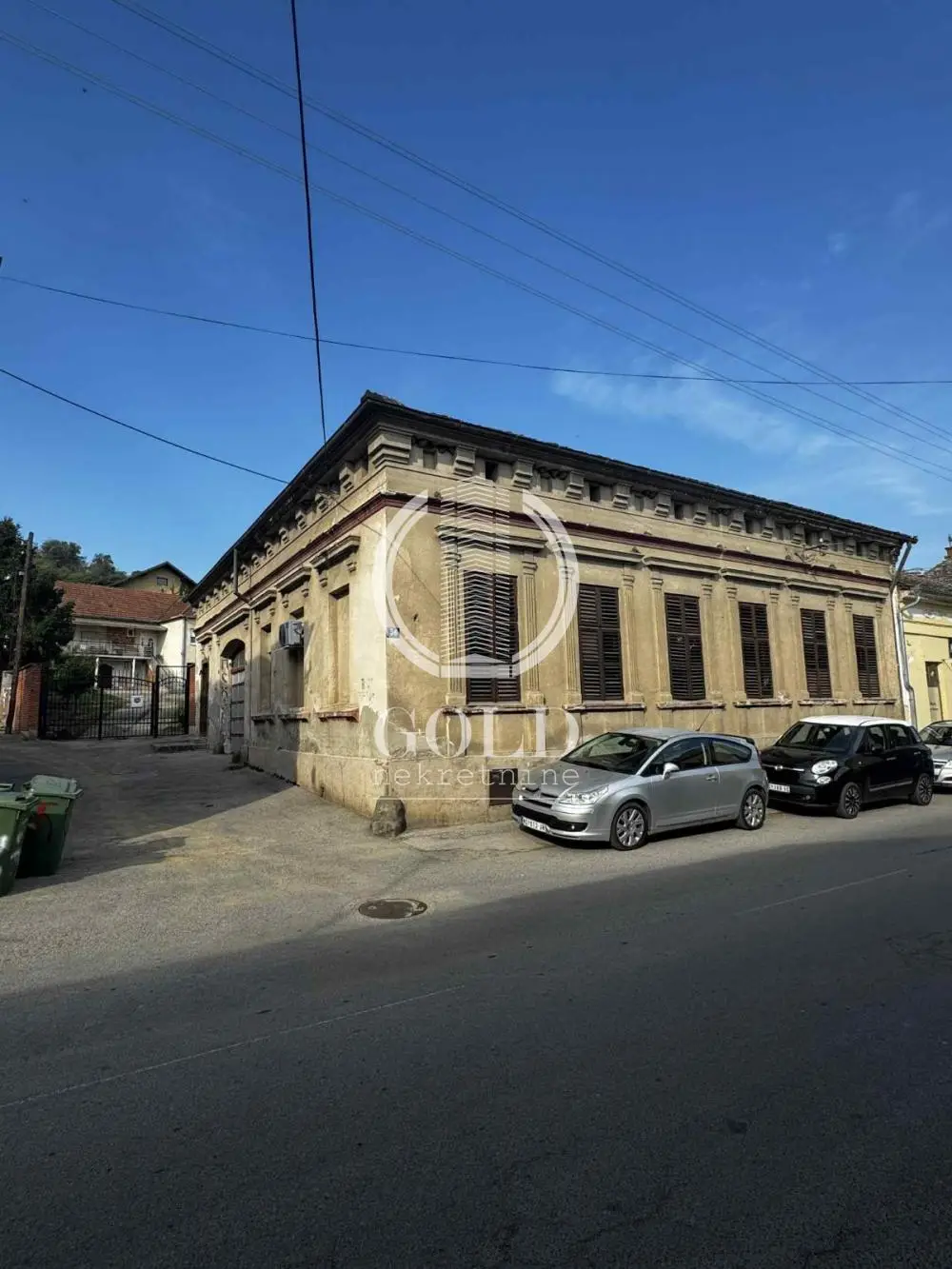 Salon house with commercial building in the center of Sremski Karlovci. Registered ID#10602