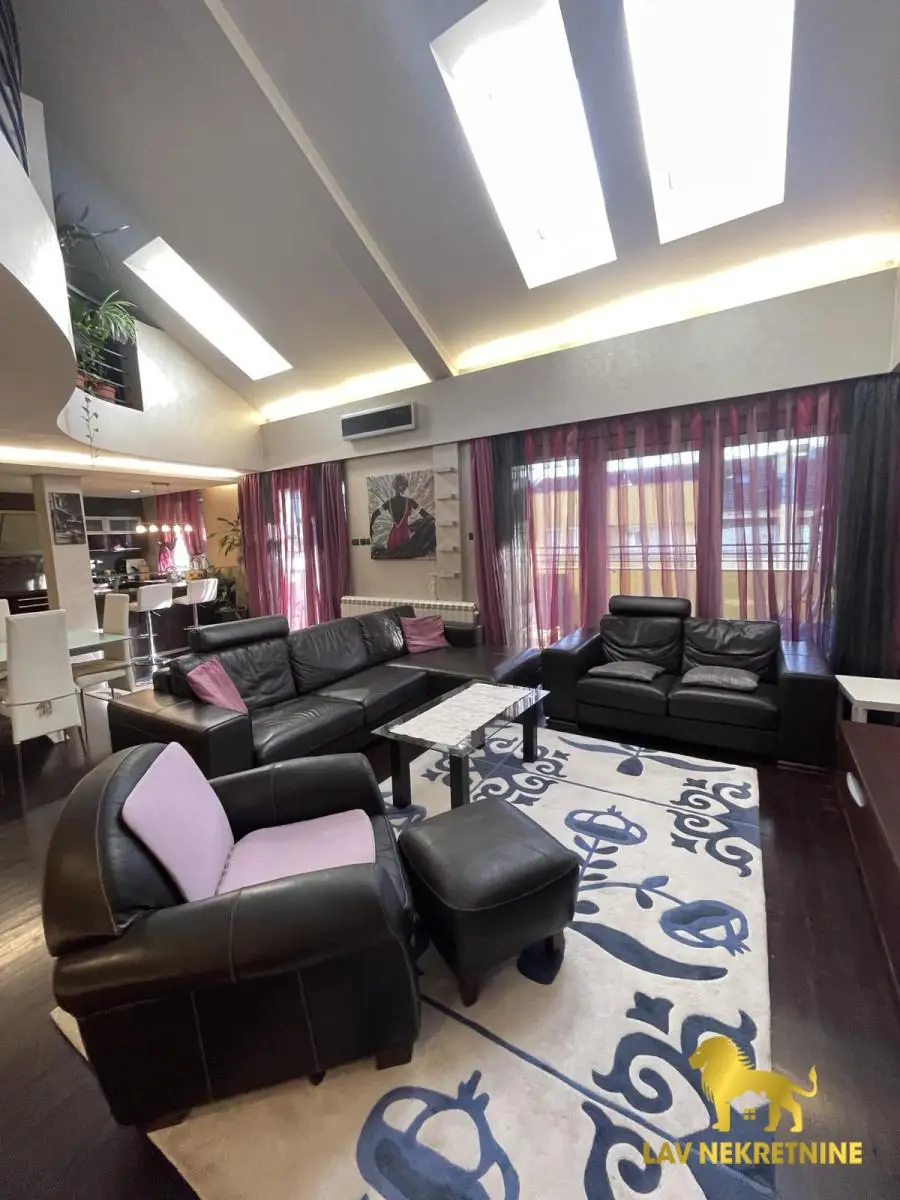Komforan 6.0 stan od 310m² na jednoj od najtraženijih lokacija na Grbavici. Duplex po strukturi, dvostrane orijentacij
