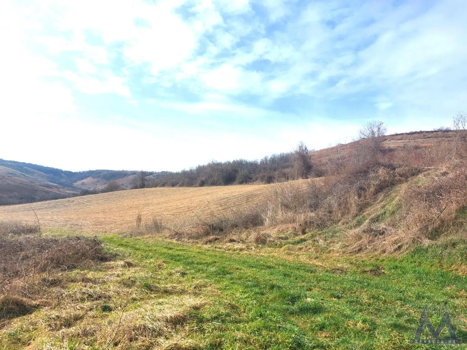 Čerević - Šakotinac, multiple building plots for sale of 1500m2 each, registered, construction permitted, close to the main road.
Plots can be joined as desired, up to about 20 thousand m2.
Plots are in an excellent location, asphalt road, all connections available.