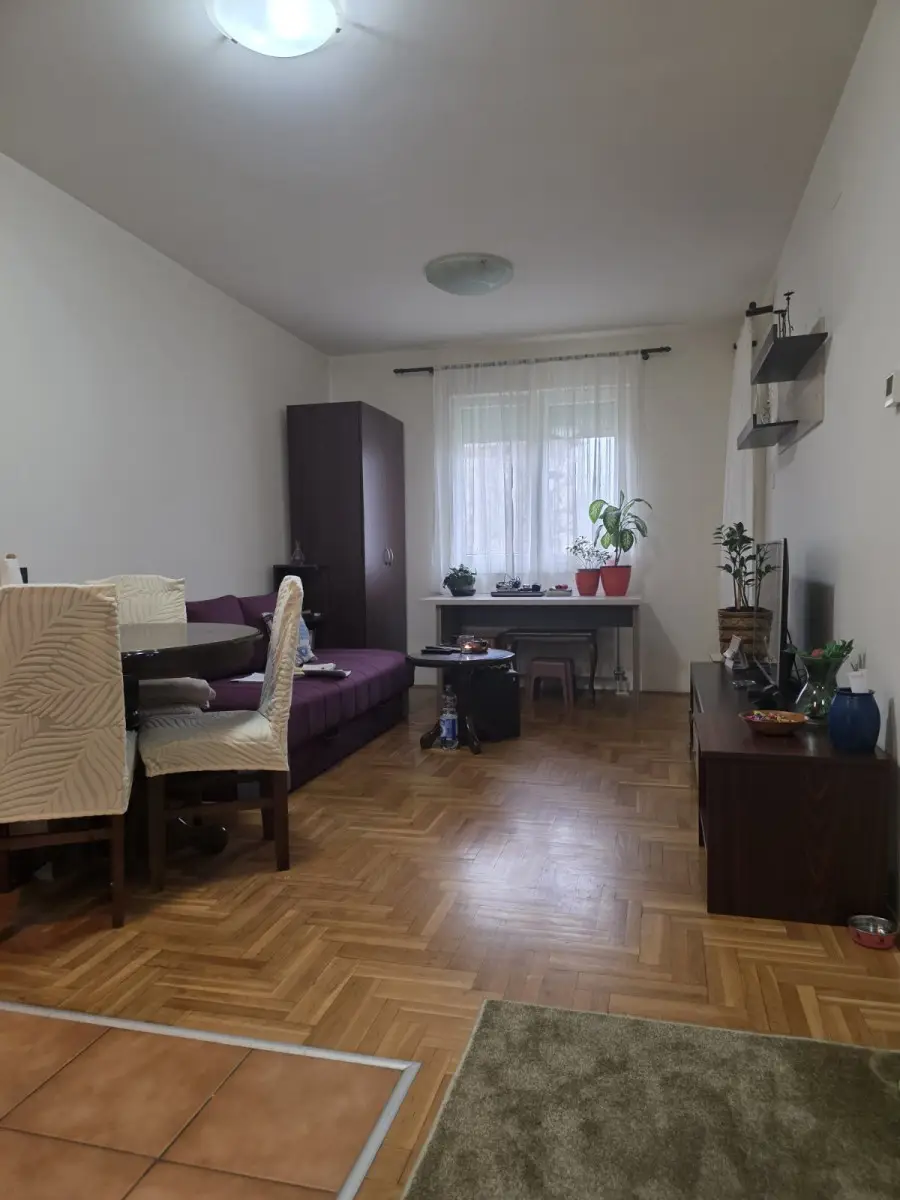Novi Sad, Novo Naselje, in a newer building, functional, bright, two-room apartment with no investment required. The terrace is glazed and fu