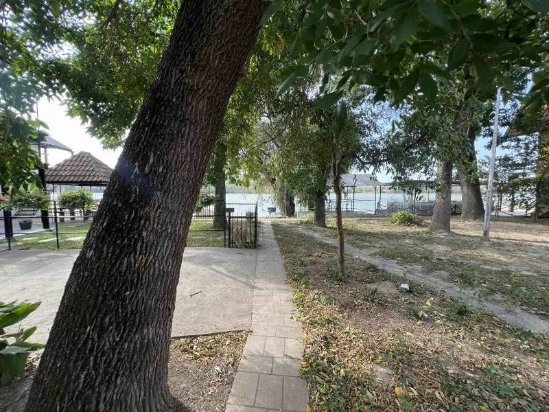 Novi Sad, Kamenjar. FOR DANUBE LOVERS! Renovated weekend cottage for sale, in the second row from the Danube. The cottage is GF+1+Attic, the ground floor can be used as a summer kitchen, workshop, or storage; the first floor has a bathroom with natural ventilation, a kitchen