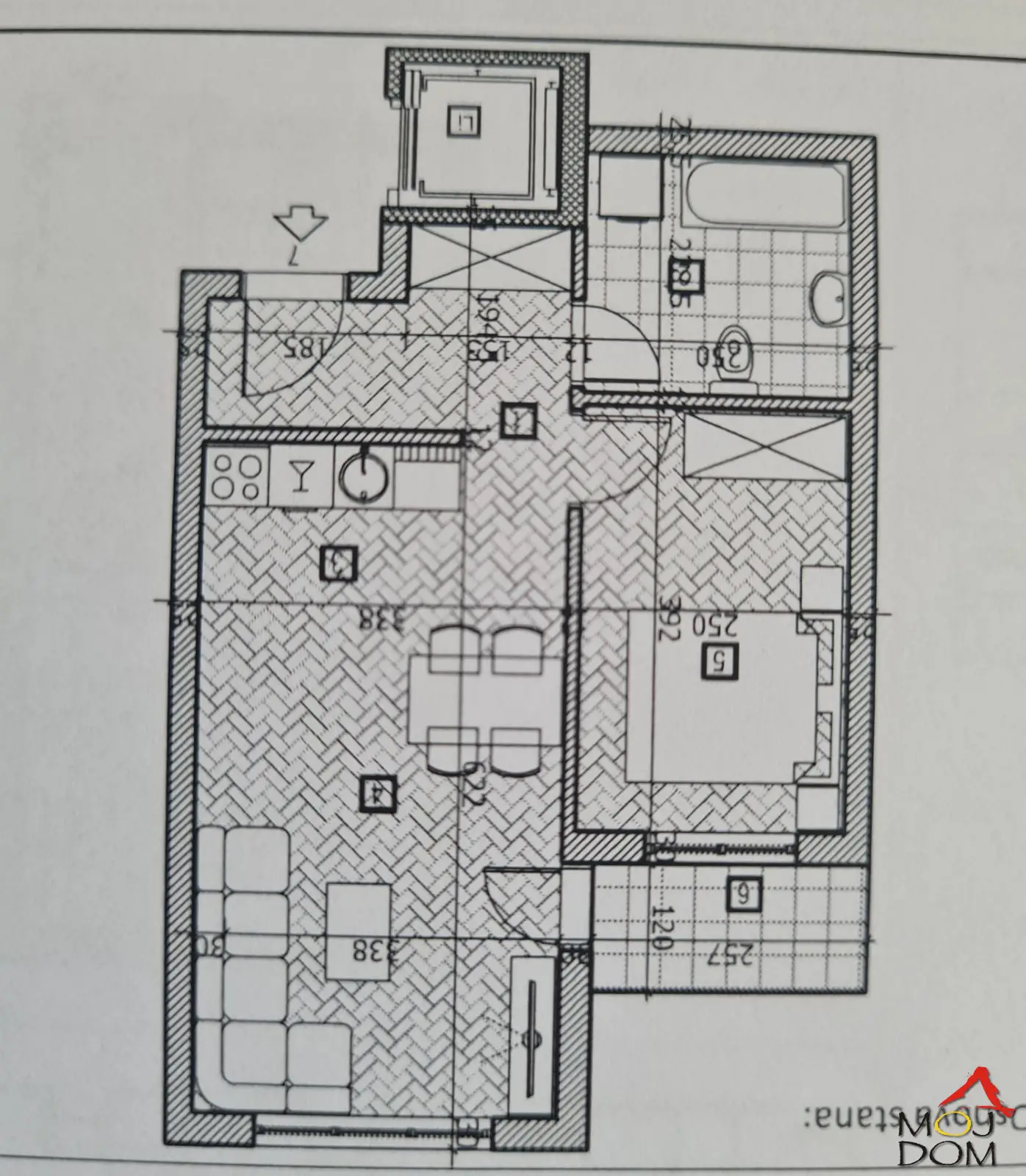 If you are looking for the ideal combination of practicality, affordability, and quality construction – this one-and-a-half-room apartment under construction is a perfect opportunity for you. Ready to move in by September, this 43m² apartment is on the first floor of a residential building in a new