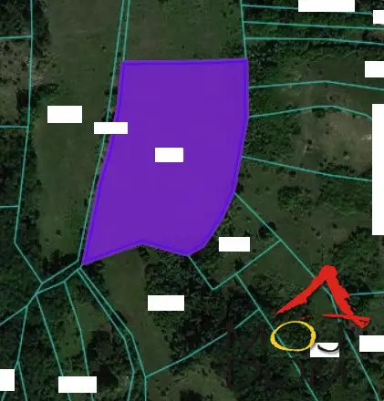 We offer an exceptional plot of 8,129 m², set in the beautiful surroundings of Sremski Karlovci, in the Dobaševac area, right side toward Fruška Gora, not far from the Banstol turnoff.
This parcel is in the agricultural zone and is