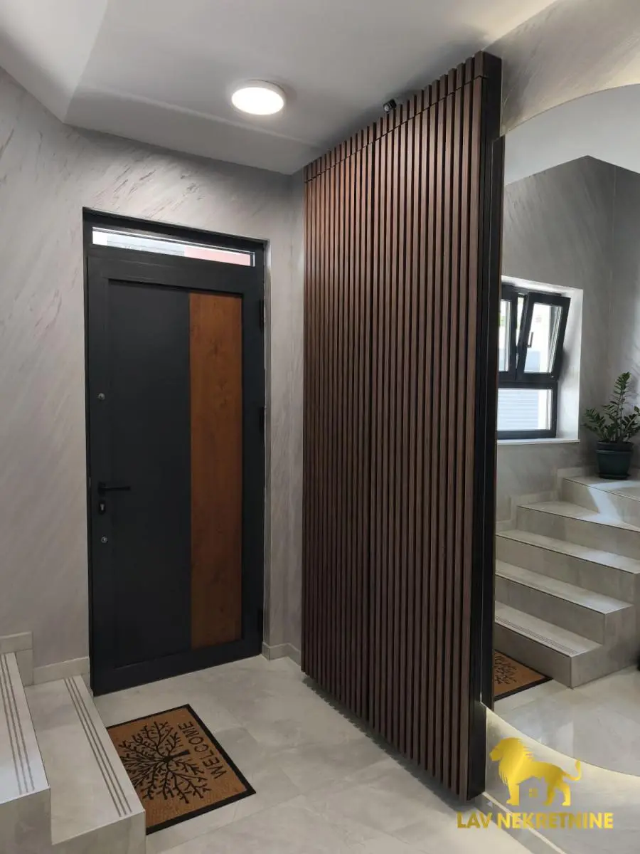 Bright and modern space for rent in a brand-new building, area 122 m², suitable for office, agency, IT company