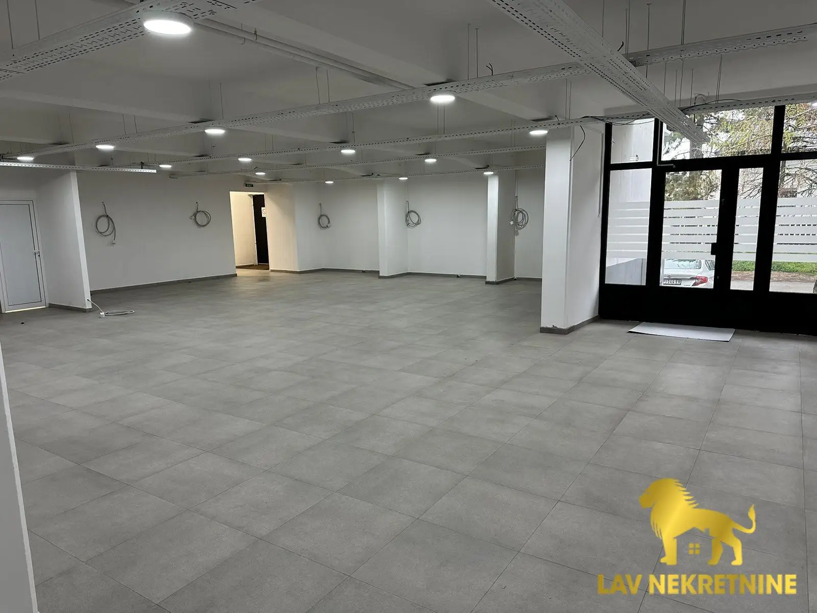 ? OFFICE SPACE FOR RENT – SREMSKA KAMENICA
Rent by level or entire building and get additional storage