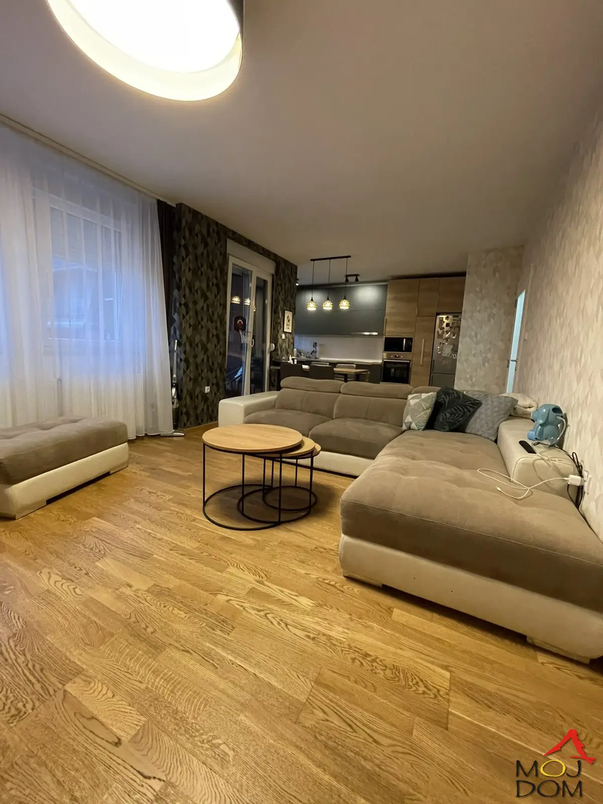 For sale: comfortable four-room apartment of 84 m² on Somborski Boulevard, located on the first floor of a tidy residential building with an elevator. The apartment has dual orientation, is very bright and has a functional layout, making it an ideal choice for couples and fa