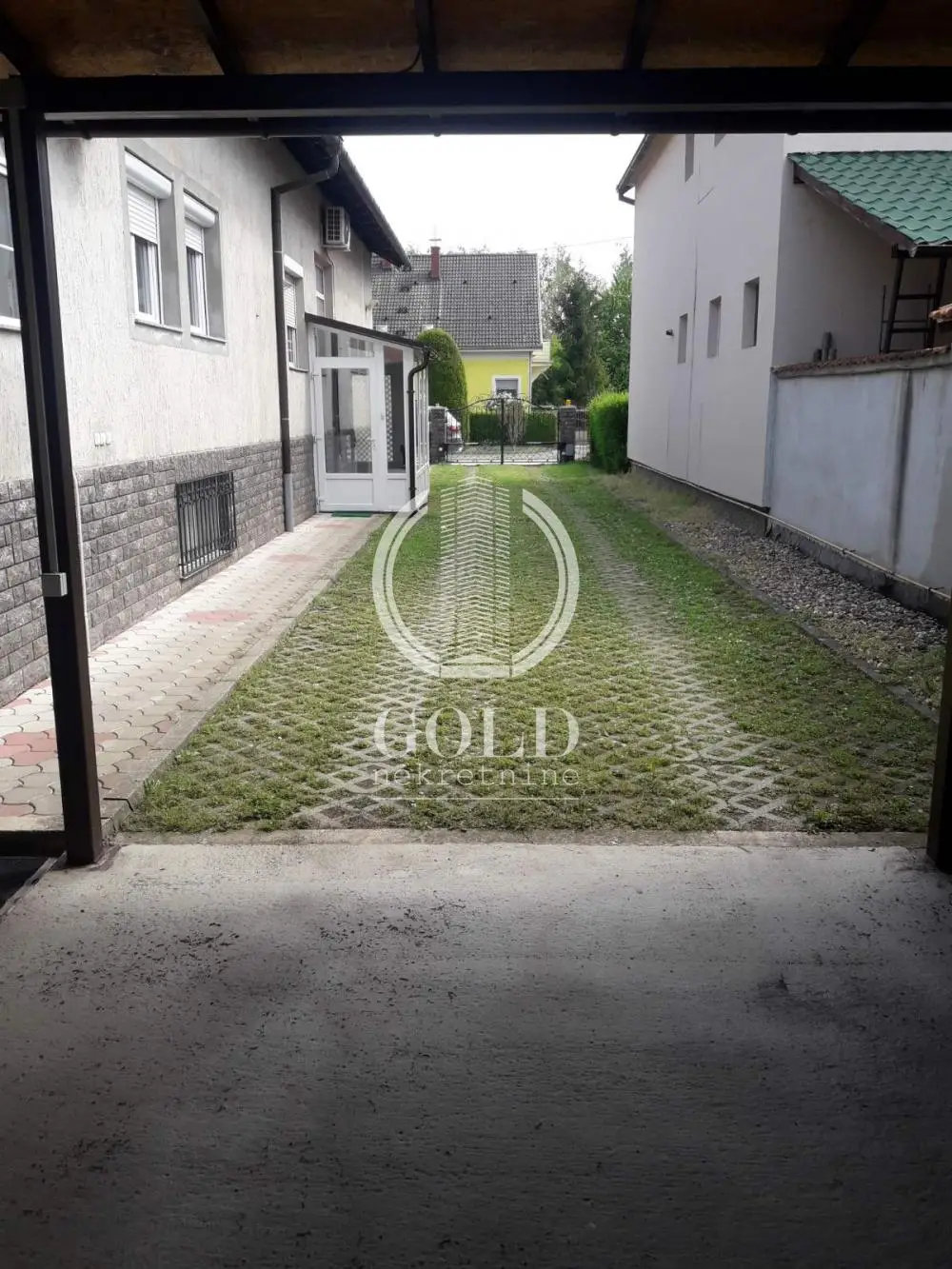 SALE OF A HOUSE WITH BUSINESS SPACE NEAR NOVI SAD ID#9732