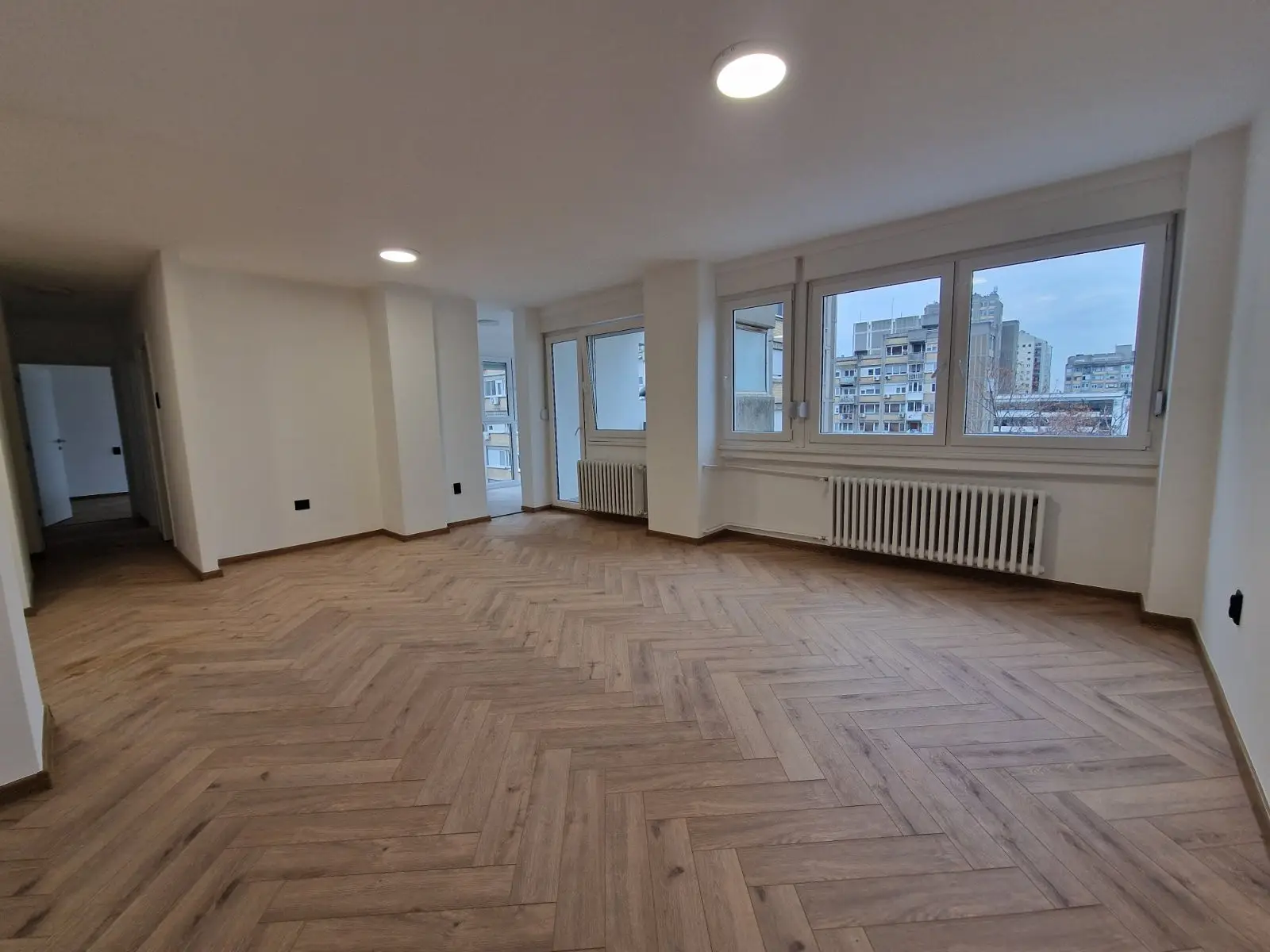 Bright and fully renovated 3-bedroom apartment in an excellent location - Near the Boulevard, by Socijalno!
<div>The apartment is practical