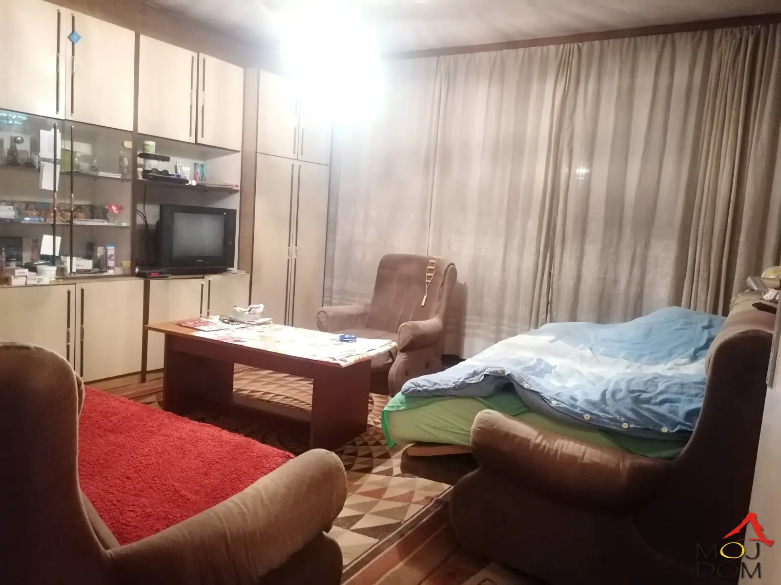 We are selling a two-room apartment in an older building near the Railway Station.

The apartment is in original condition, suitable for renovation according to the buyer's wishes, and can be converted into a two-and-a-half-room apartment.

Registered 1/1 and without encumbrance, eligible for a loan.

Cod