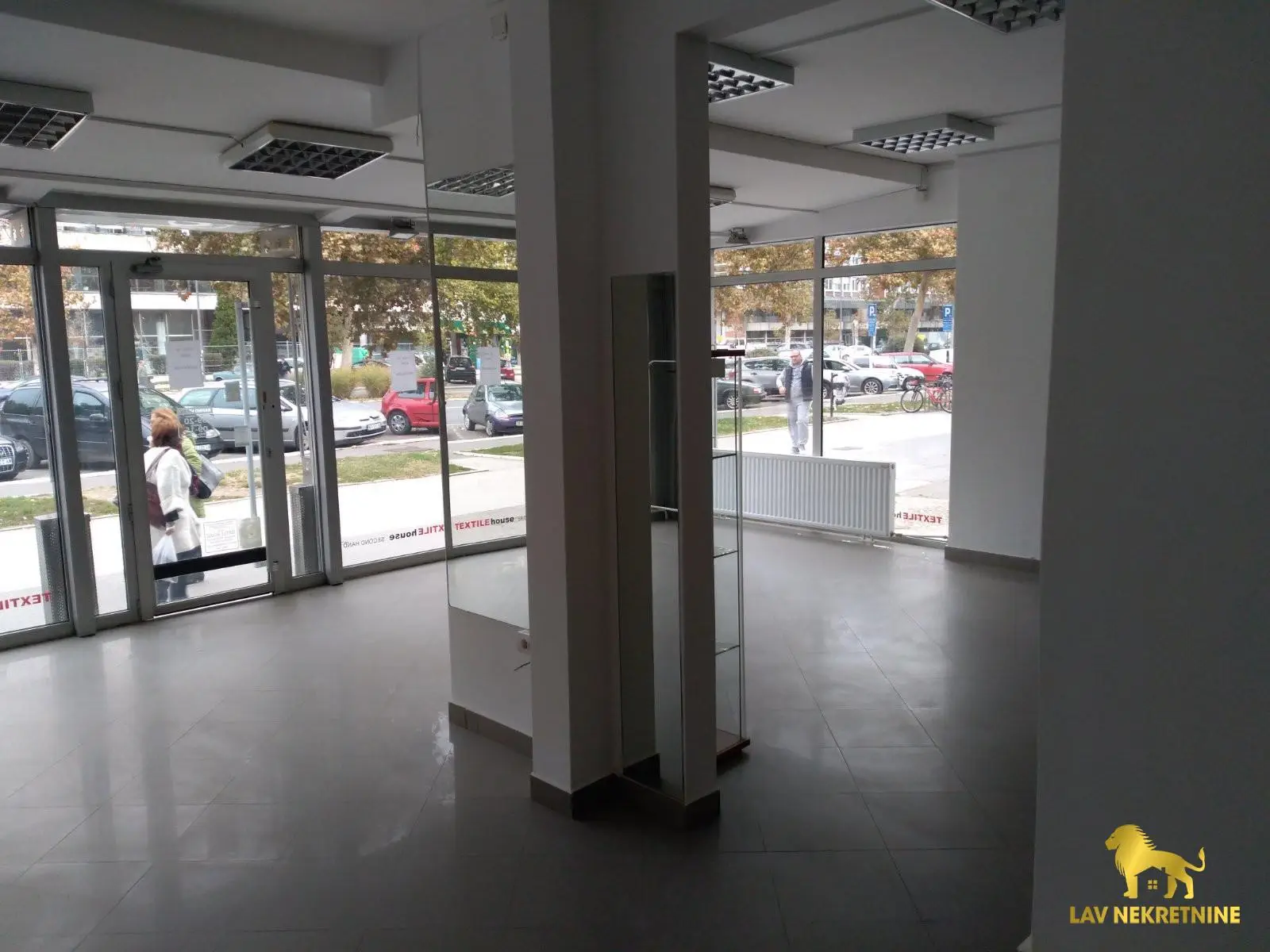 Total area of the premises is 175 m2
135 is ground floor and 40m2 is basement   RB:12313131