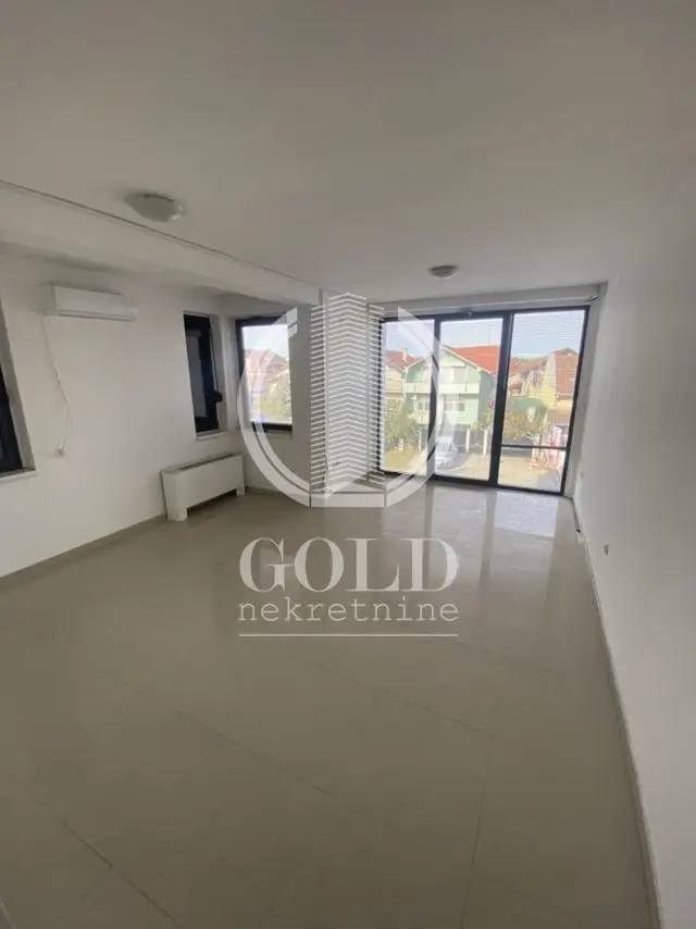 RENT Business space: NOVI SAD-Novi Sad-Adice, 200m2, 1400 eur ID#6326
